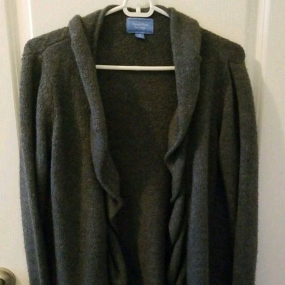 Simply Vera Sweater Size Medium